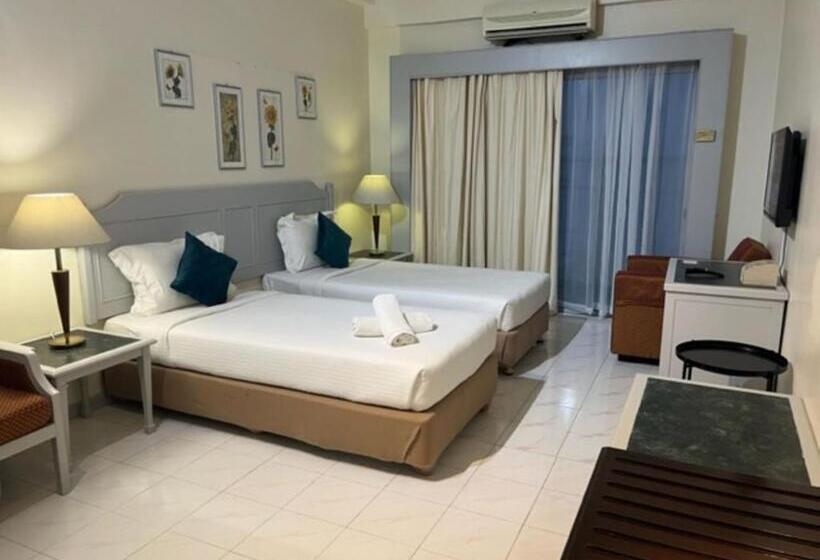 Отель Paradise By The Sea In Penang By Veron At Rainbow Paradise