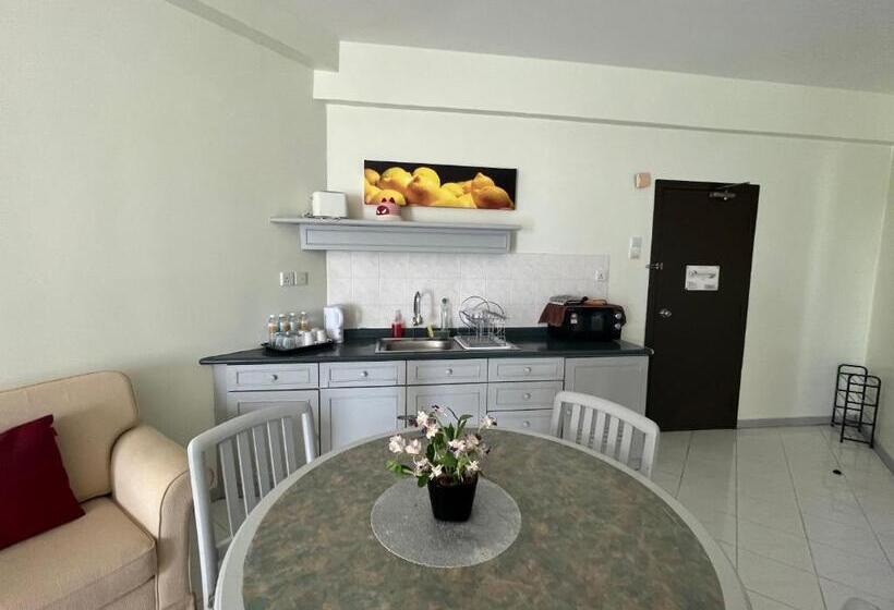 Отель Paradise By The Sea In Penang By Veron At Rainbow Paradise