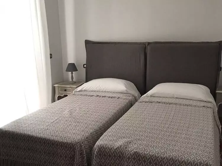 هتل R&d Rest And Dream Capri