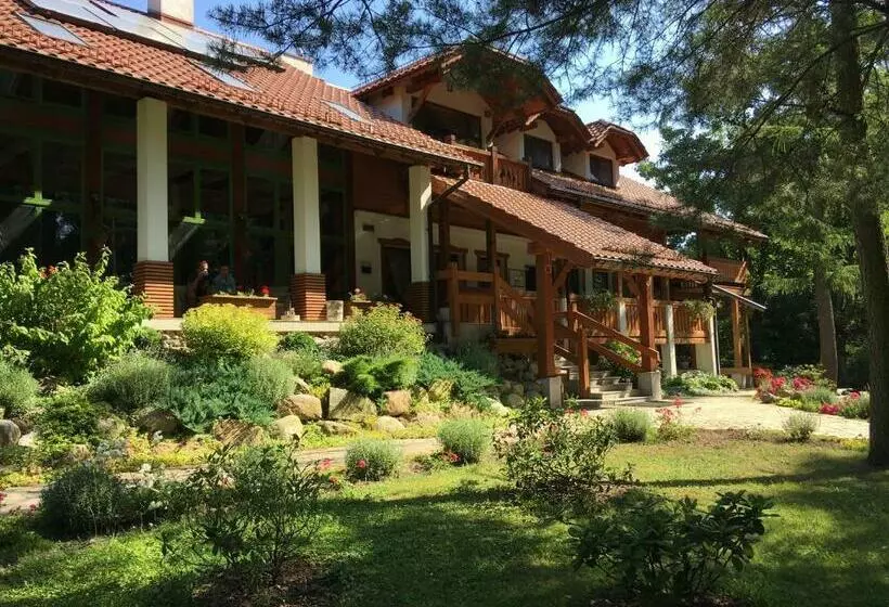 Aamiaismajoitus (B&B) Stajnia Sarnówek Nad Jeziorem Różany