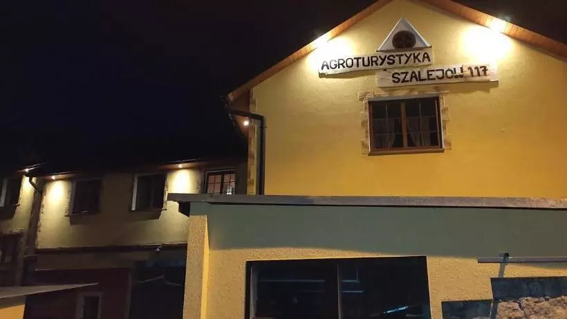ホテル Agroturystyka Szalejów 117