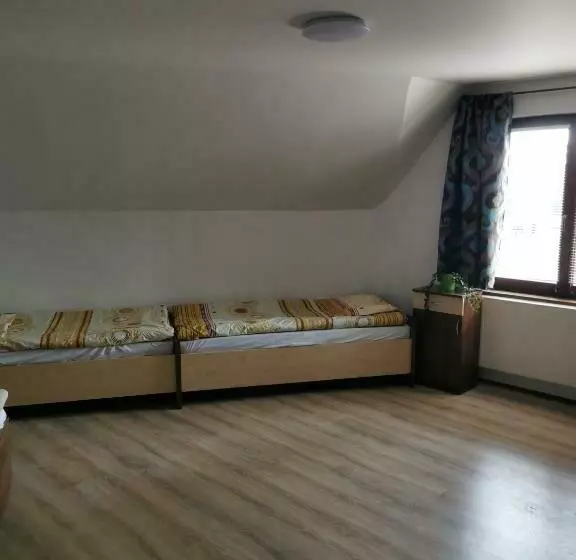 ユースホステル Noclegi Piotrków Tryb