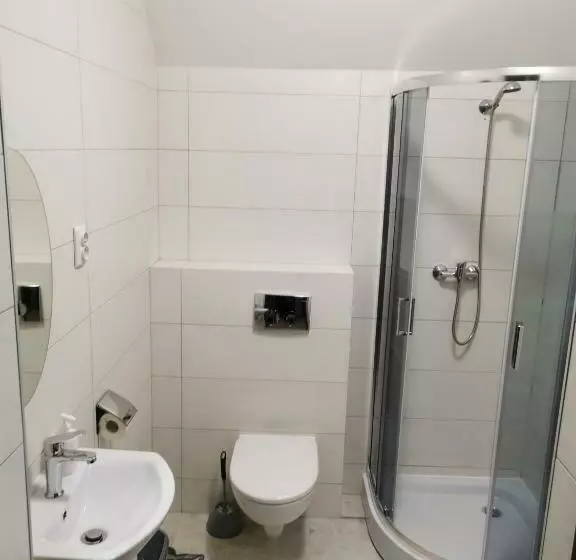 ユースホステル Noclegi Piotrków Tryb