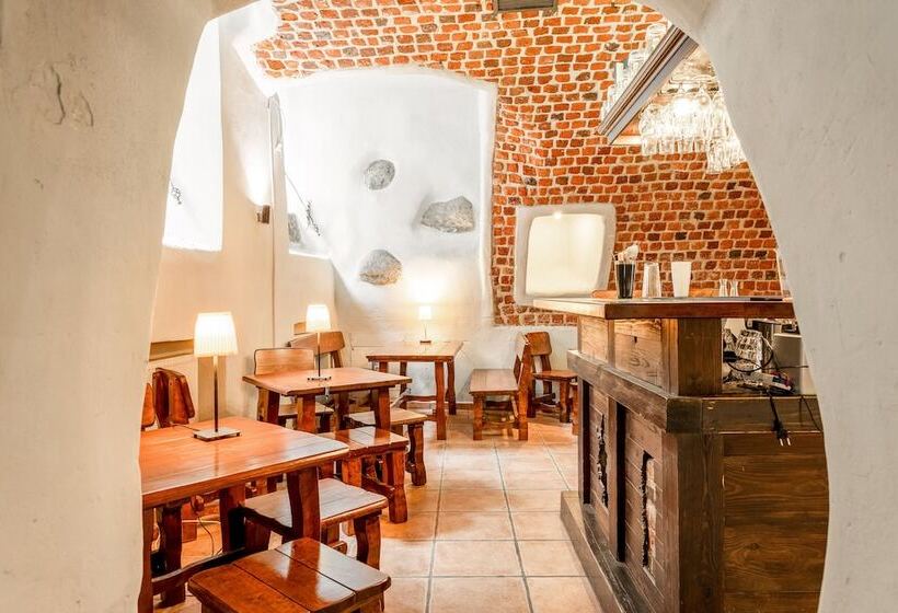 Shick Hostel & Apartments