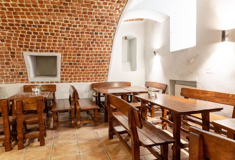 Shick Hostel & Apartments