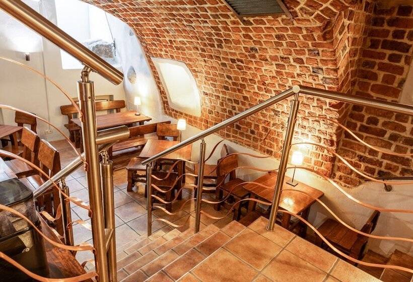 Shick Hostel & Apartments