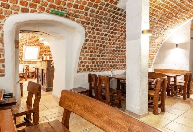 Shick Hostel & Apartments