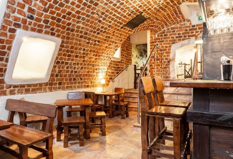 Shick Hostel & Apartments