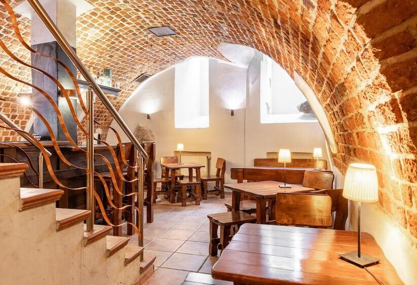 Shick Hostel & Apartments