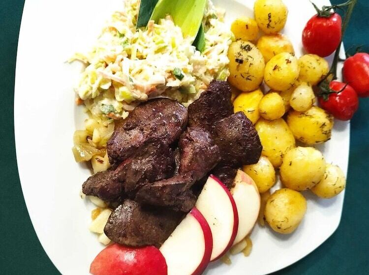 Shick Hostel & Apartments