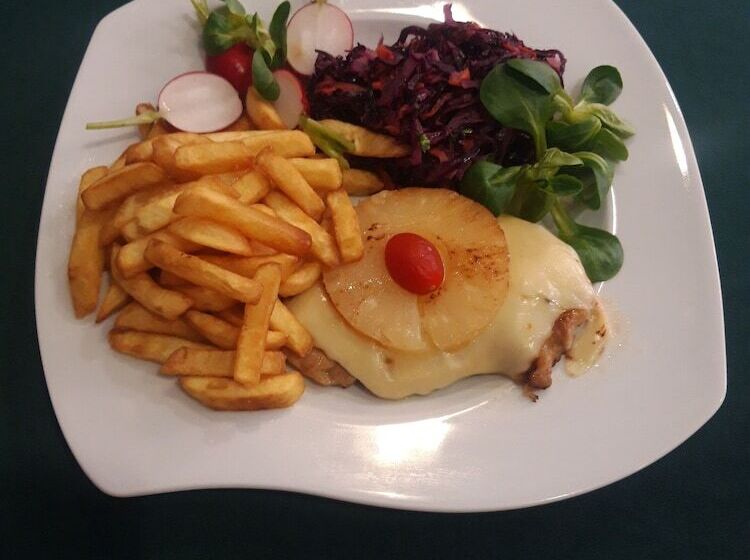 Shick Hostel & Apartments