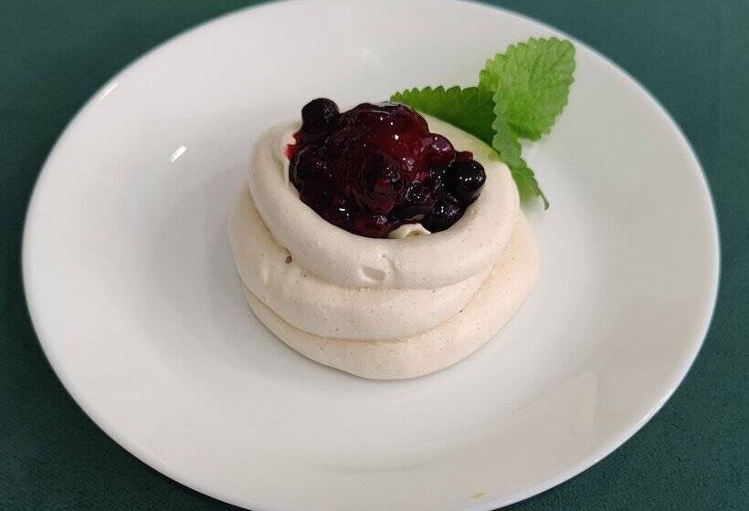 Shick Hostel & Apartments