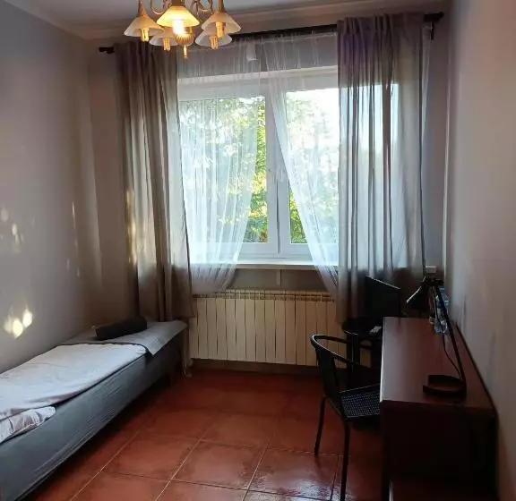 Retkeilymaja Pokoje Pod świerkiem