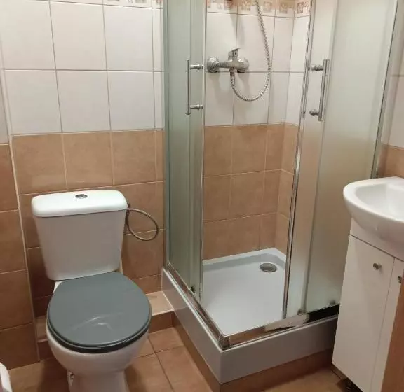 Retkeilymaja Pokoje Pod świerkiem