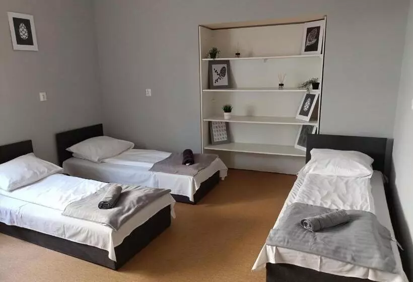 Retkeilymaja Pokoje Pod świerkiem