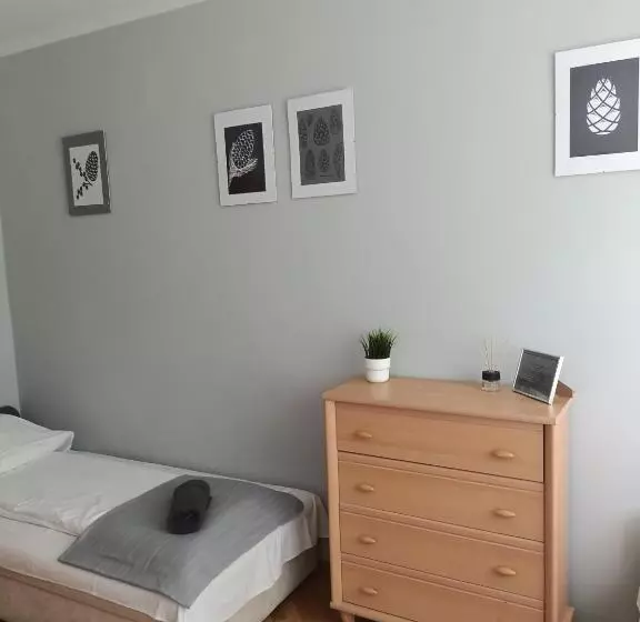 Retkeilymaja Pokoje Pod świerkiem