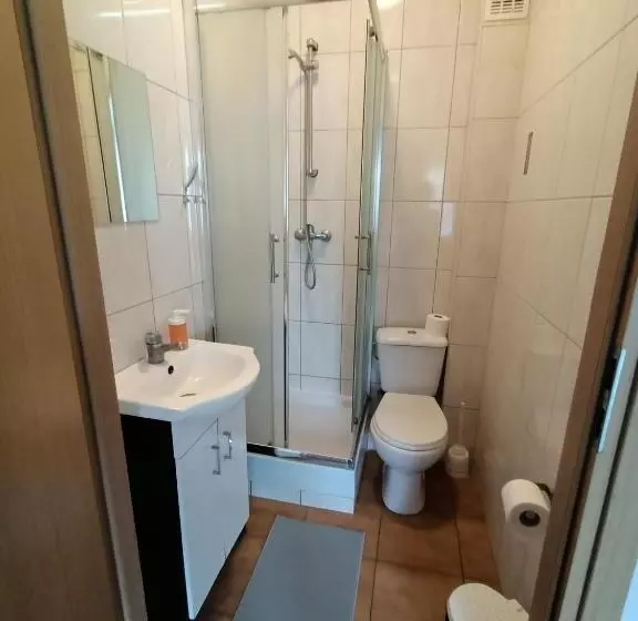 Retkeilymaja Pokoje Pod świerkiem