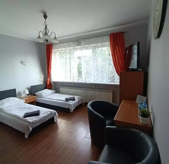 Retkeilymaja Pokoje Pod świerkiem