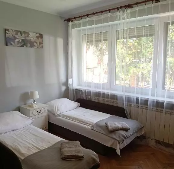 Retkeilymaja Pokoje Pod świerkiem