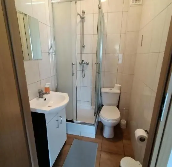 Retkeilymaja Pokoje Pod świerkiem