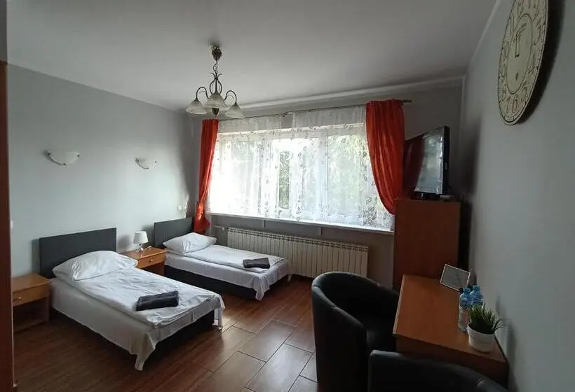 Retkeilymaja Pokoje Pod świerkiem