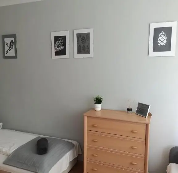 Retkeilymaja Pokoje Pod świerkiem