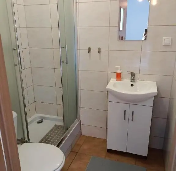 Retkeilymaja Pokoje Pod świerkiem