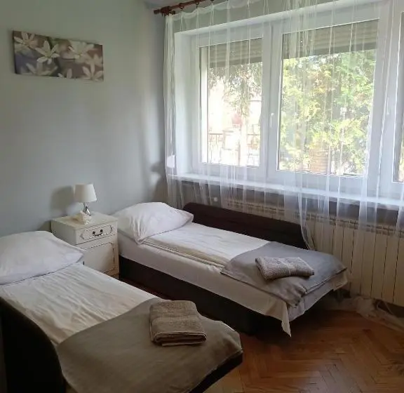 Retkeilymaja Pokoje Pod świerkiem