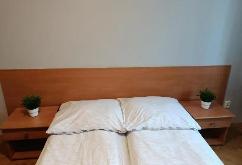 Retkeilymaja Pokoje Pod świerkiem