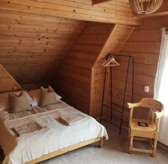 Aamiaismajoitus (B&B) Apartament Na Pięterku