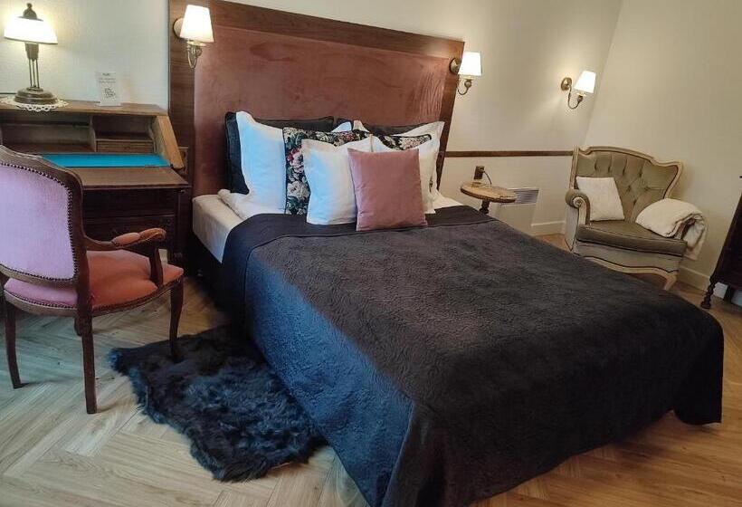 Hotel Dom Dla Dwojga W Starym Må‚ynie W Brzeåºnicy