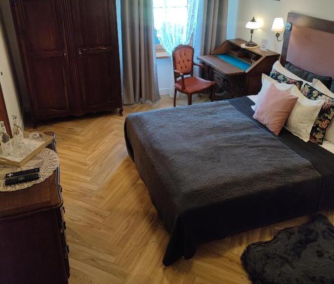 Hotel Dom Dla Dwojga W Starym Må‚ynie W Brzeåºnicy