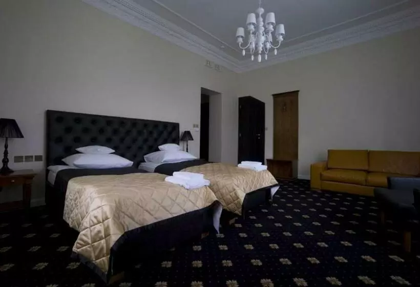 ホテル Dwór W Zabużu