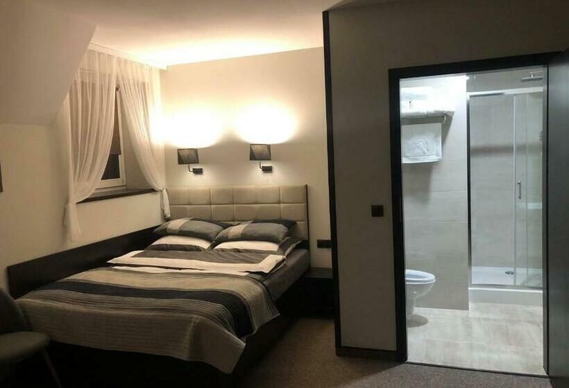 호텔 Zajazd Podzamcze