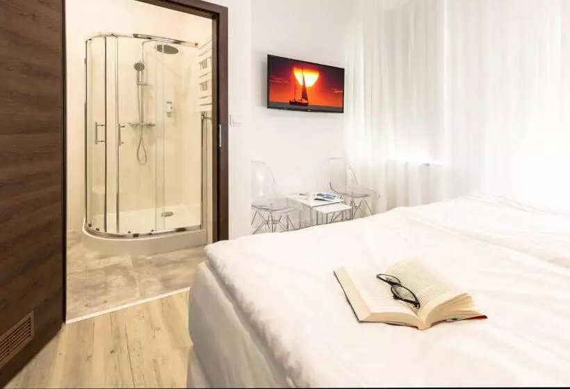 ペンション Villa Rosa   200m Od Morza