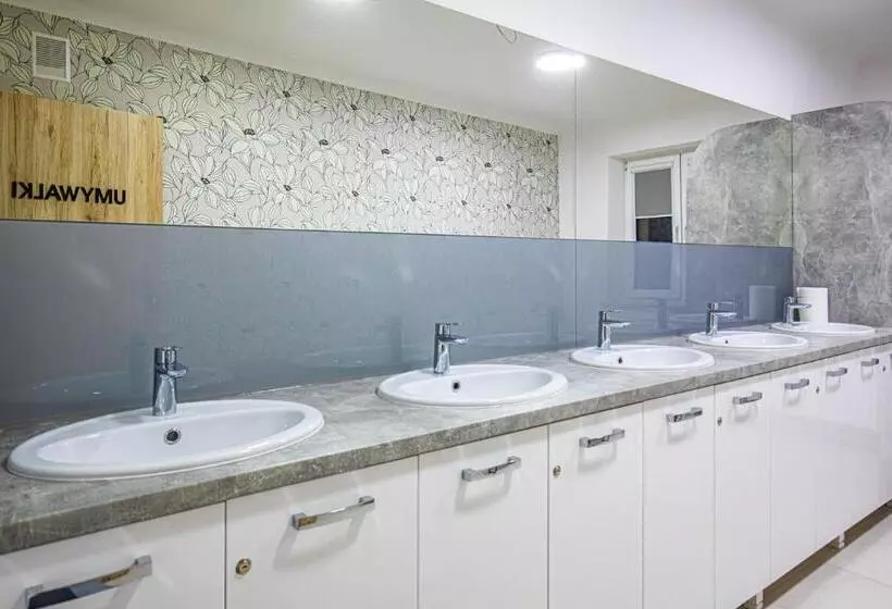 Retkeilymaja Marathon Noclegi