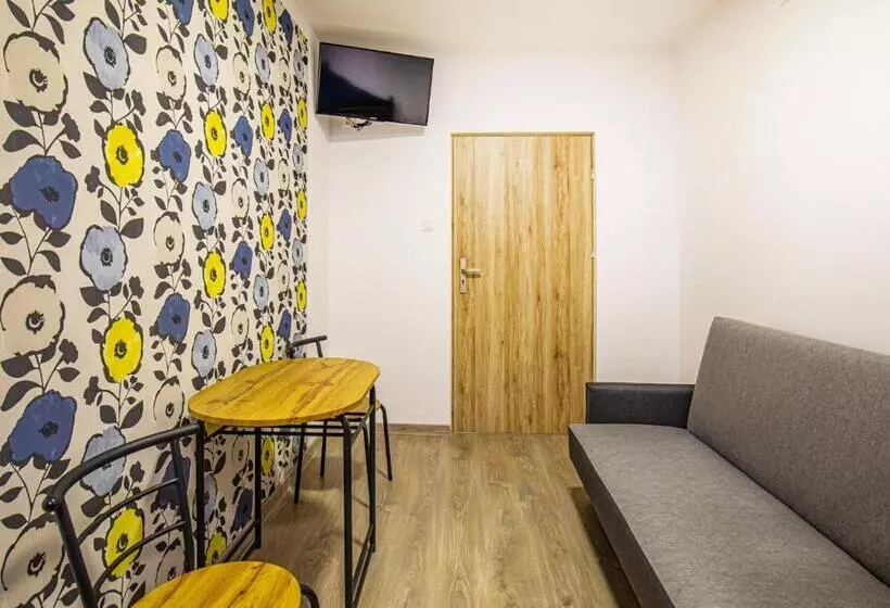 Retkeilymaja Marathon Noclegi