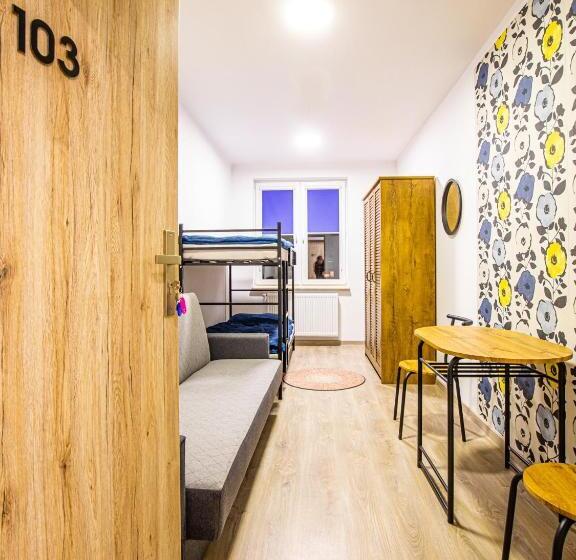 호스텔 Marathon Noclegi