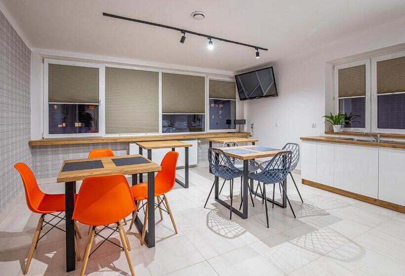 호스텔 Marathon Noclegi