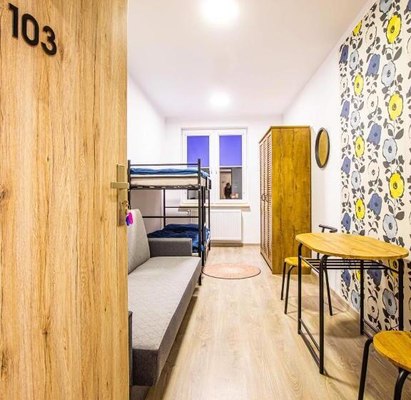 호스텔 Marathon Noclegi