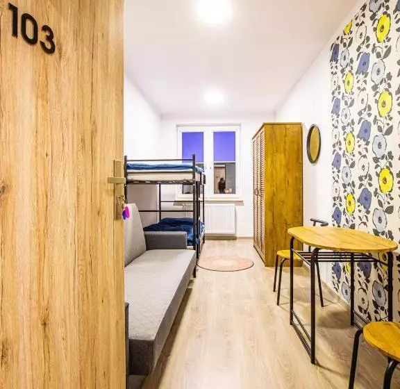 Retkeilymaja Marathon Noclegi