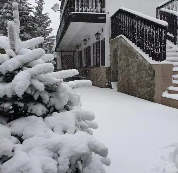 تختخواب و صبحانه Willa Gencjana