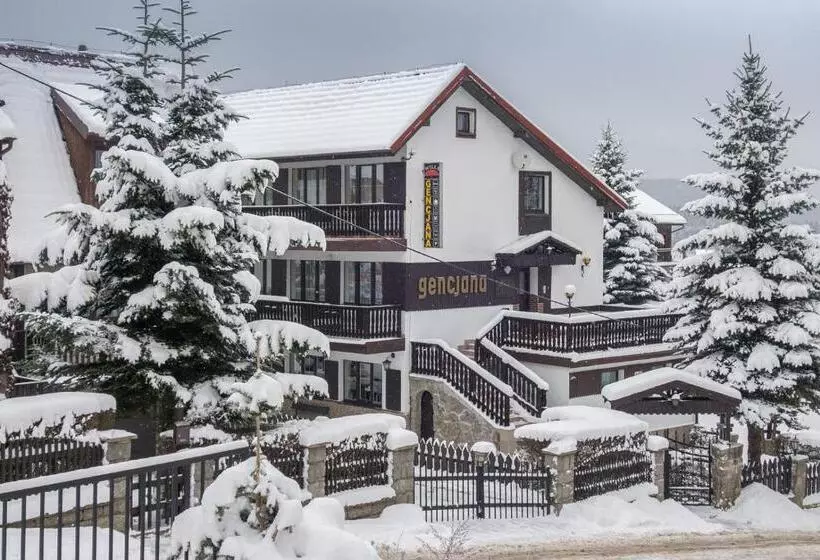 تختخواب و صبحانه Willa Gencjana