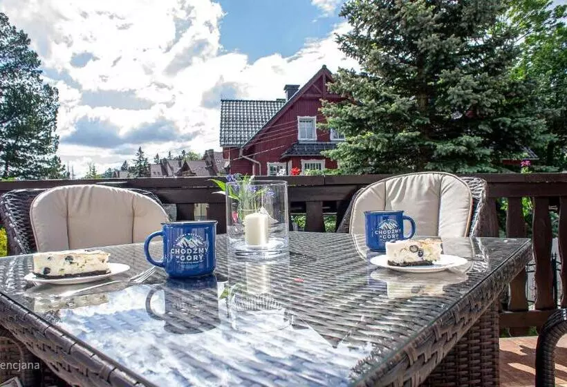 تختخواب و صبحانه Willa Gencjana