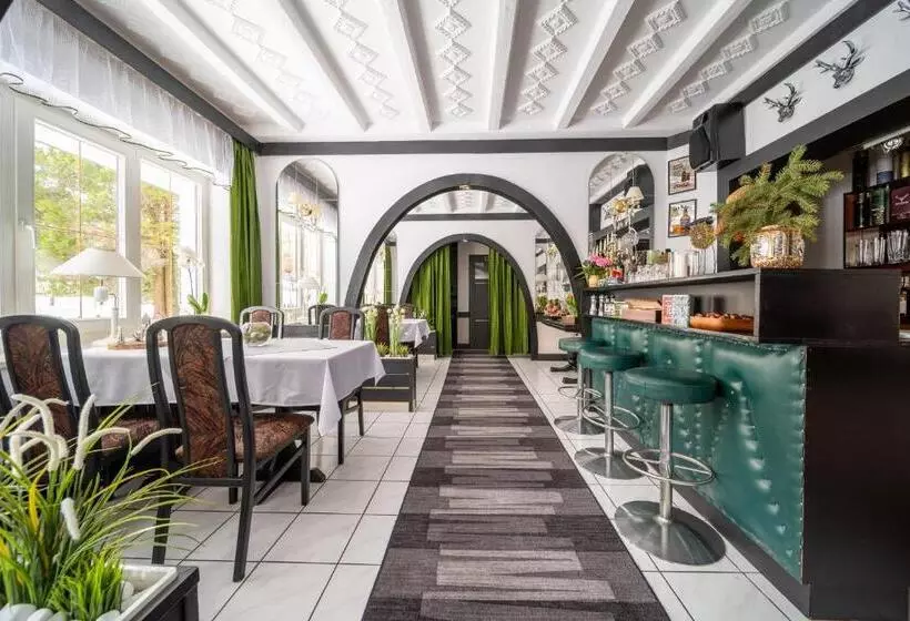 تختخواب و صبحانه Willa Gencjana