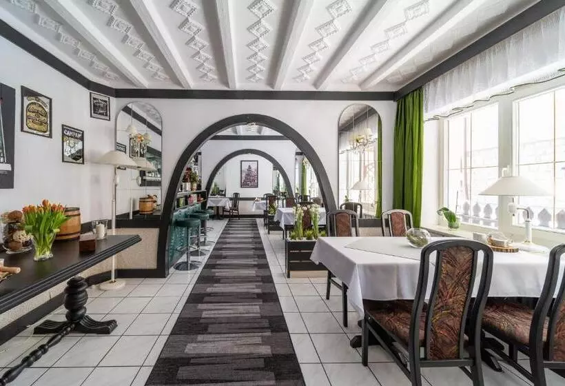 تختخواب و صبحانه Willa Gencjana