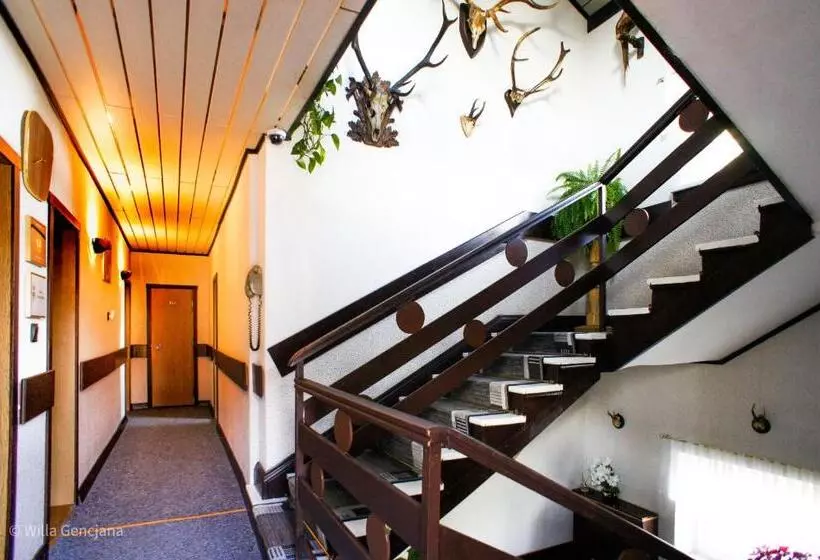 تختخواب و صبحانه Willa Gencjana