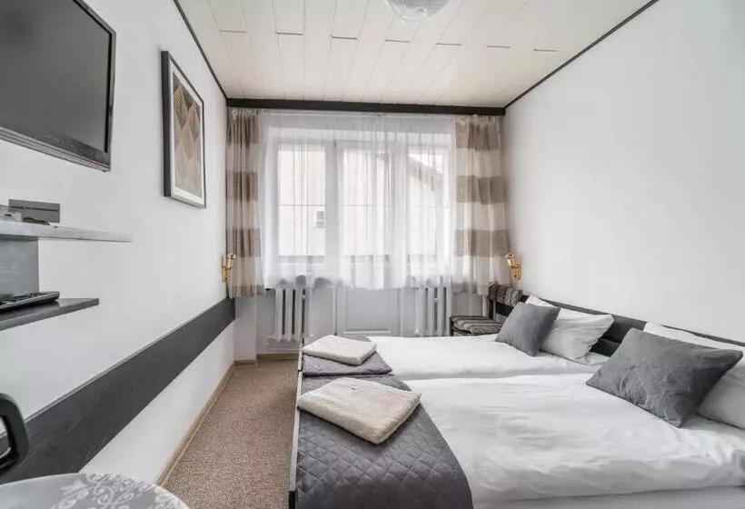 تختخواب و صبحانه Willa Gencjana