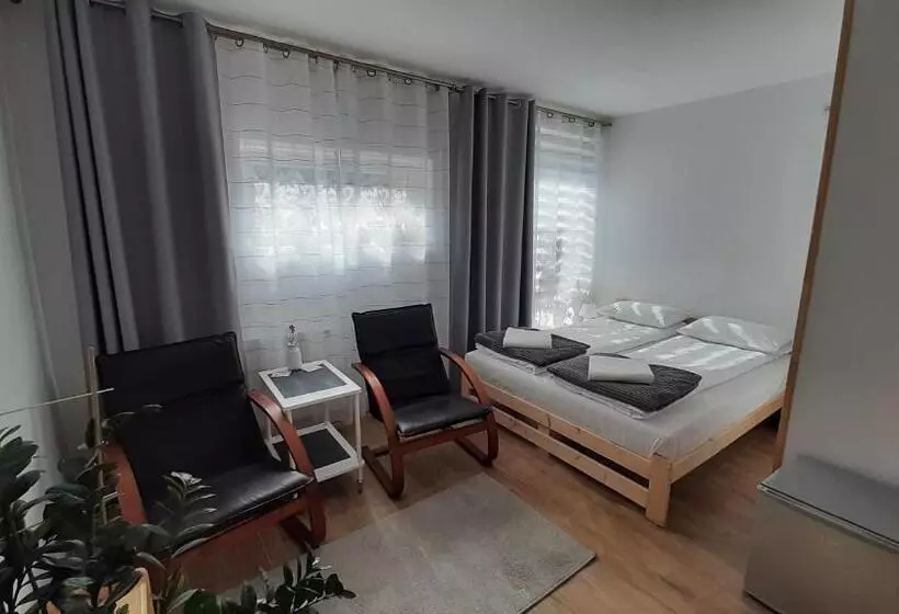 ホテル Noclegi U Przewodników   Zwiedzaczek