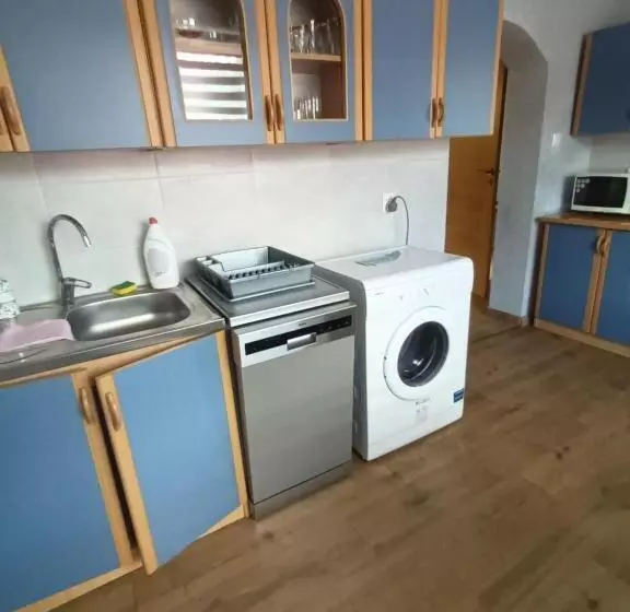 Majatalo Queens House